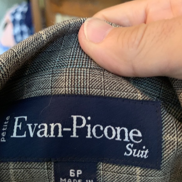 Evan Picone petite ruffle pleat suit. Never worn‎ - Picture 3 of 4